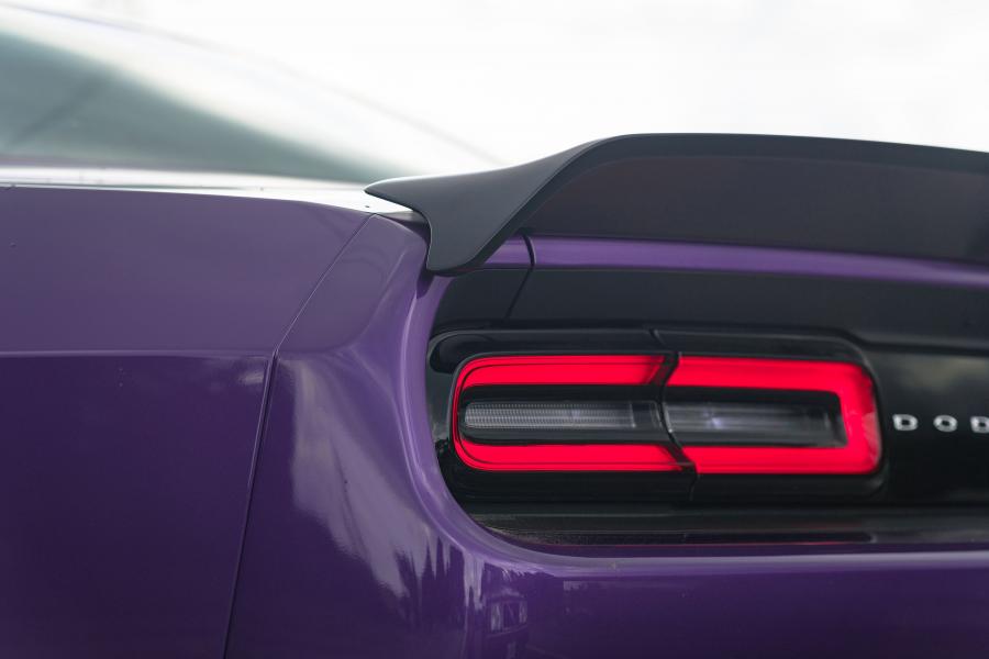 Детали экстерьера Dodge Challenger R/T Scat Pack Widebody (LC) 2018 года  (фото 34 из 48)